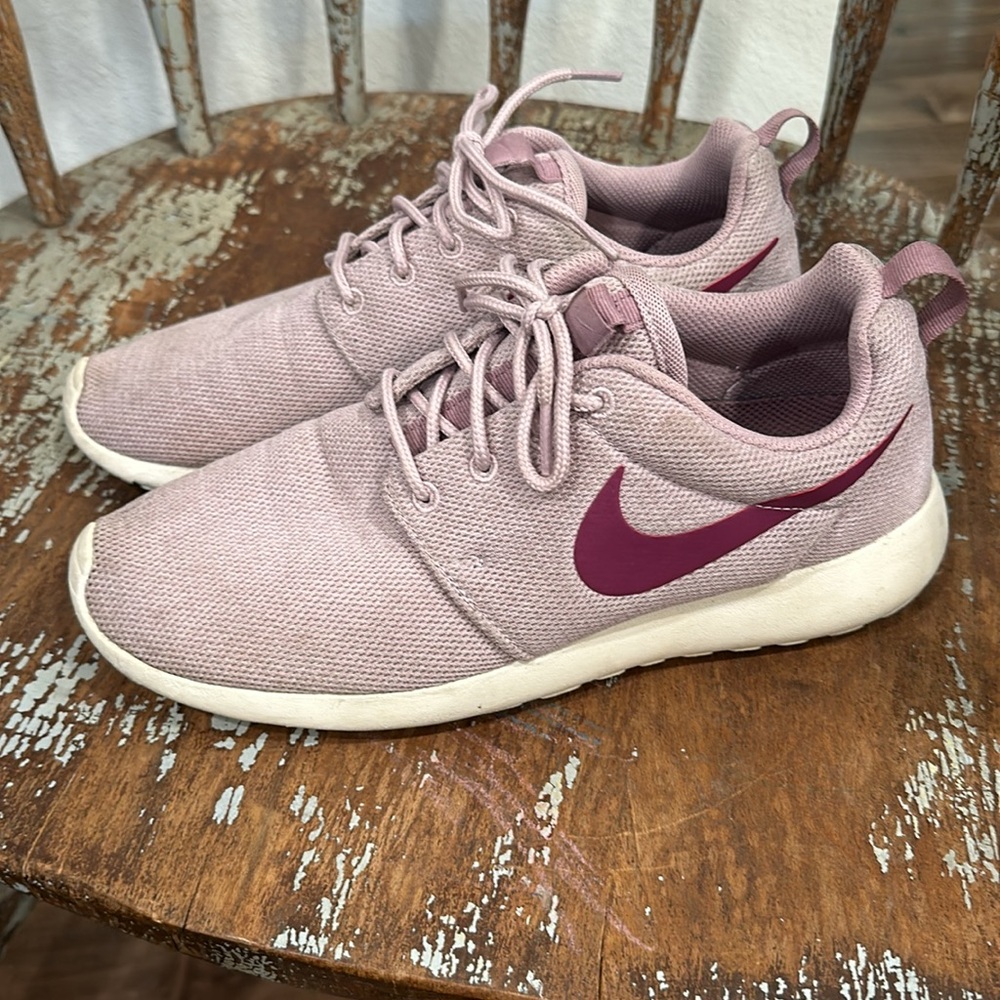 Nike Tennis Shoes